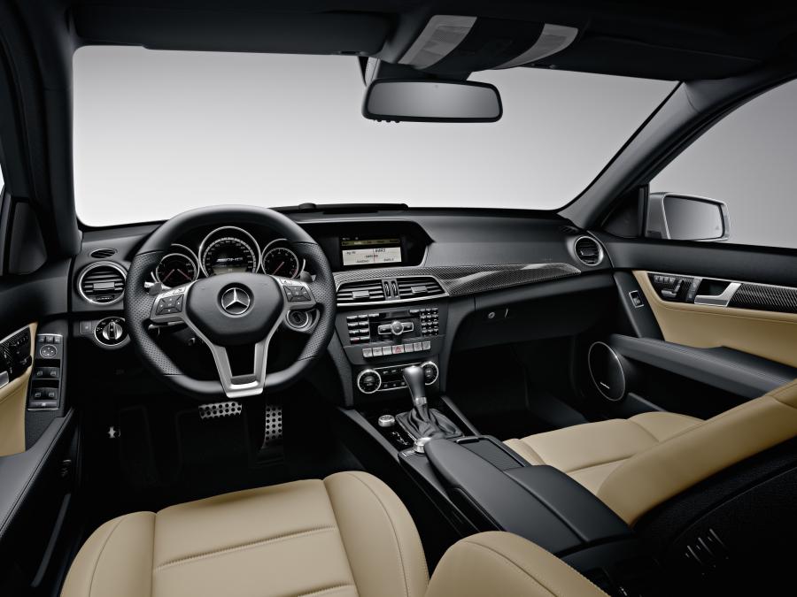  Mercedes-Benz C63 AMG Station Wagon 2011 года  (фото 7 из 19)